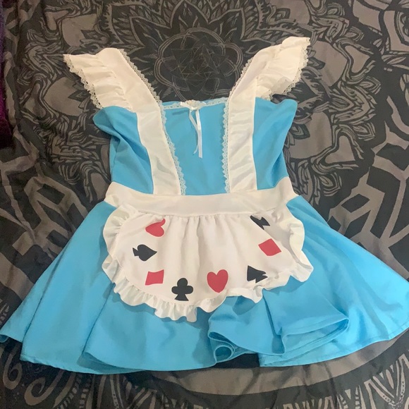 Alice in wonderland costume